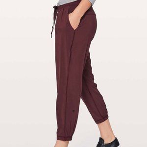 Lululemon NAMASKAR CROP COLOUR: GARNET size 4-new